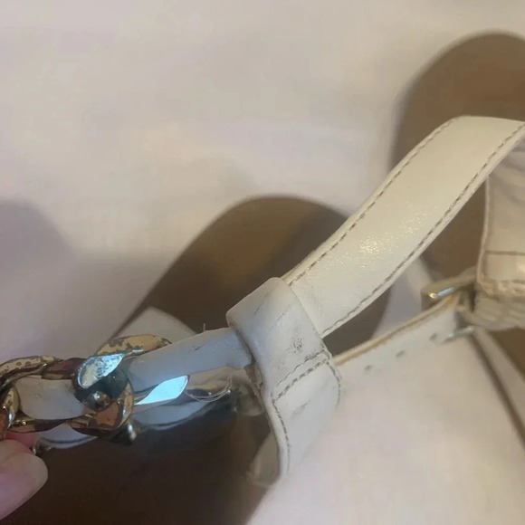 Jessica Simpson Women’s Size 8.5 White With Gold Tone Chain Link Thong Sandals - Picture 9 of 9